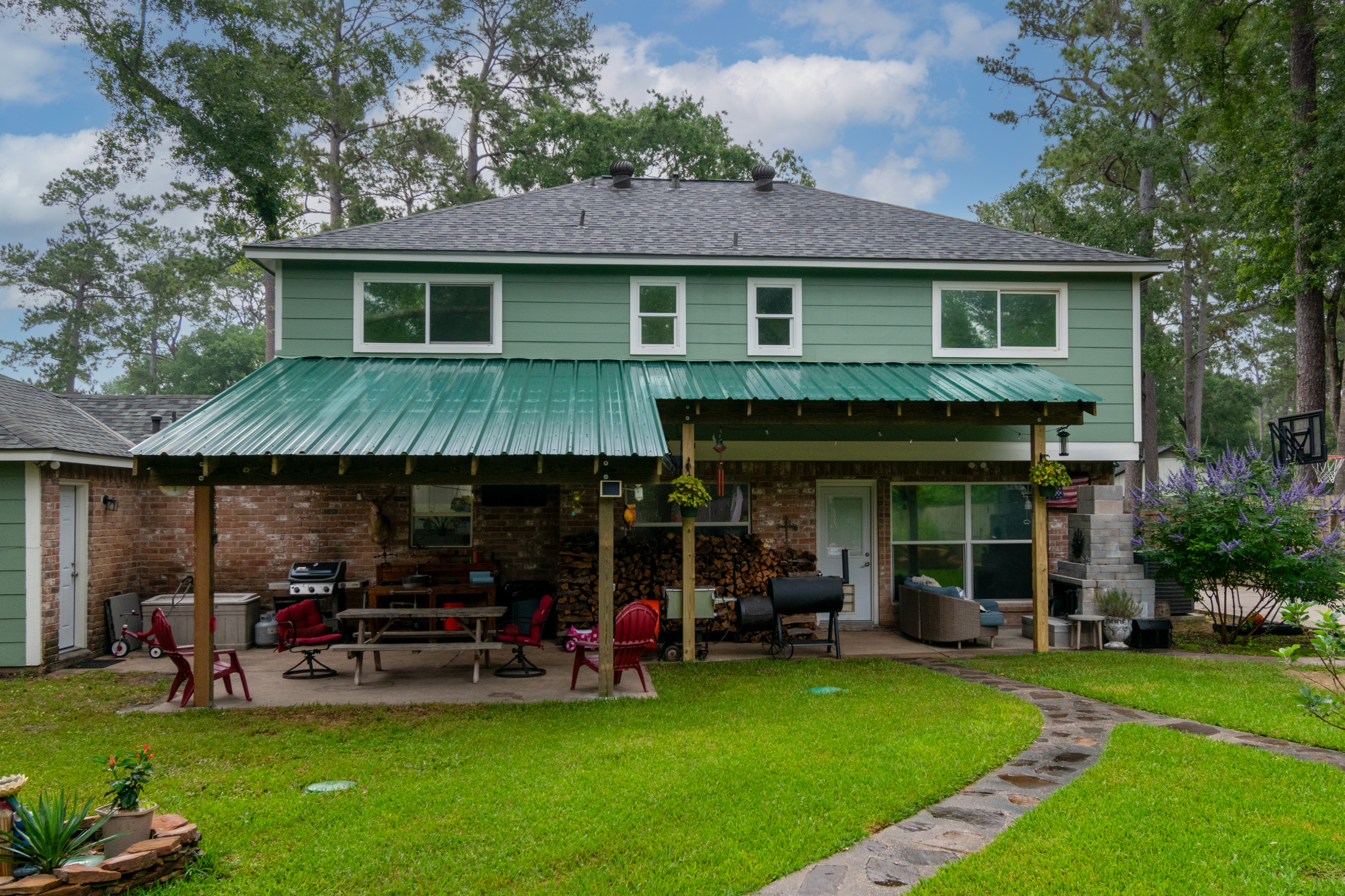 Oak Plaza Siding and Patio Cover