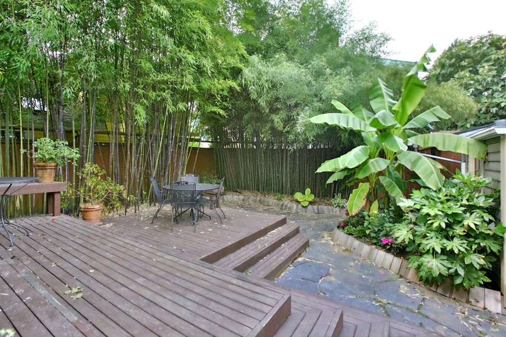 This is an example of a traditional deck in Portland.