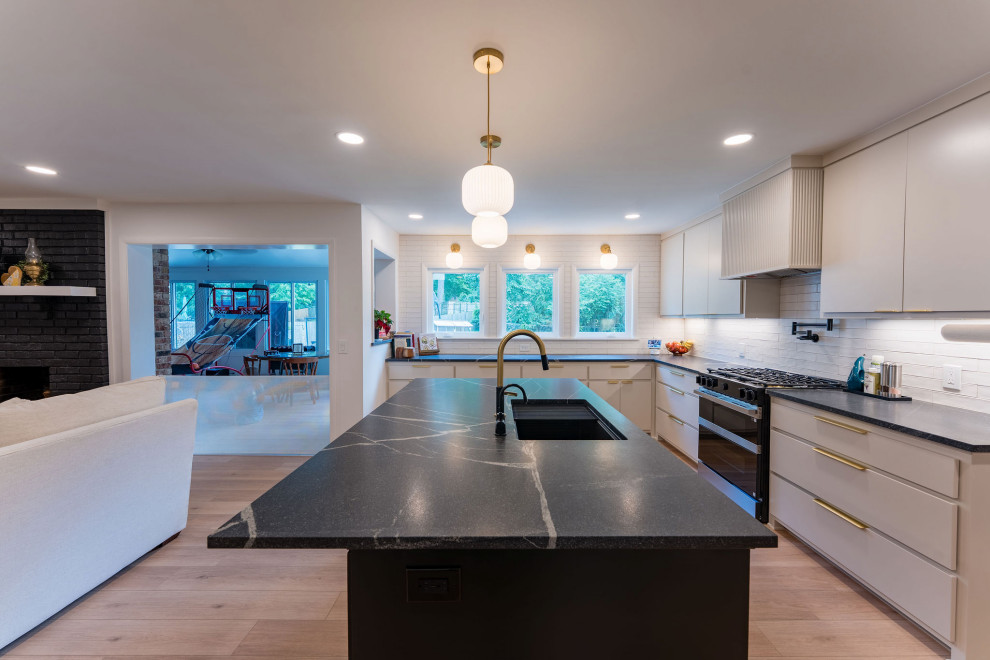 Modern Kitchen and Laundry Room
