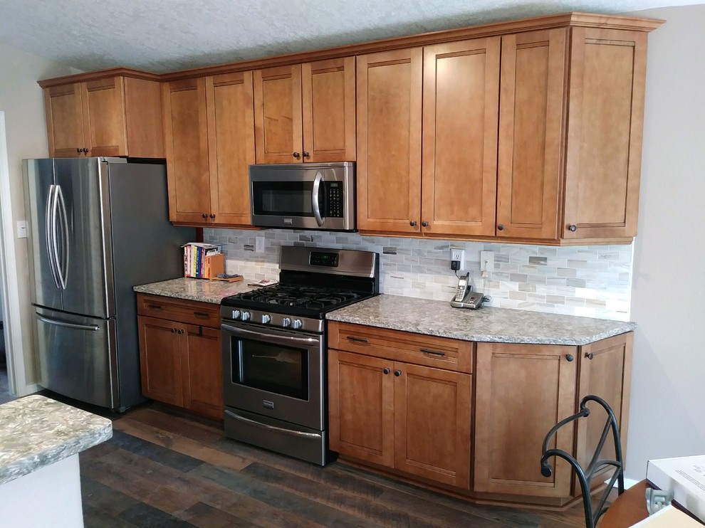 Transitional kitchen photo in Albuquerque