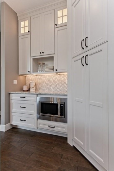 Kitchen - transitional kitchen idea in Cedar Rapids