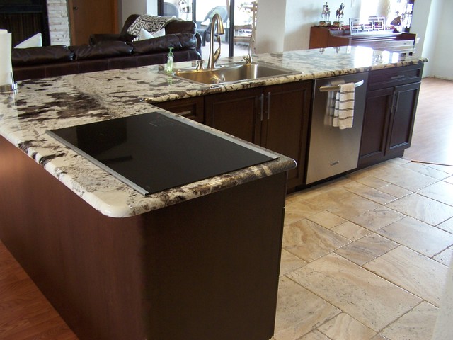 Transitional Kitchen nyklassisk-koeksbaenkskivor