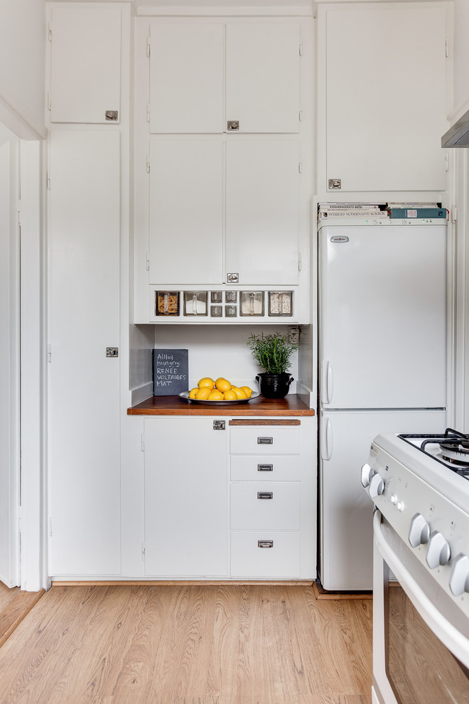 This is an example of a midcentury kitchen in Stockholm.