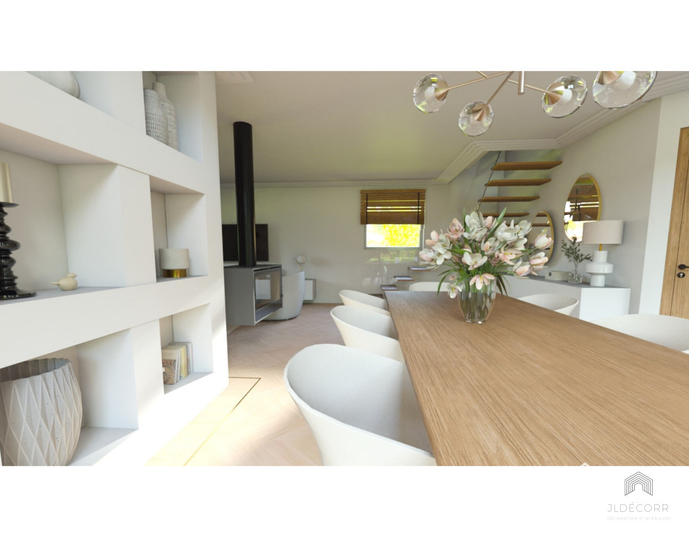 Esempio di una sala da pranzo aperta verso il soggiorno tradizionale di medie dimensioni con pareti bianche, pavimento in marmo, camino sospeso, pavimento bianco e soffitto ribassato