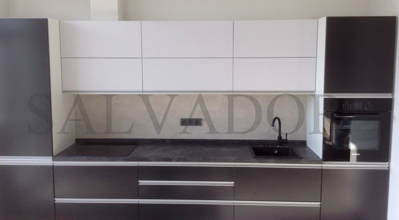 Линейная кухня в современном стиле