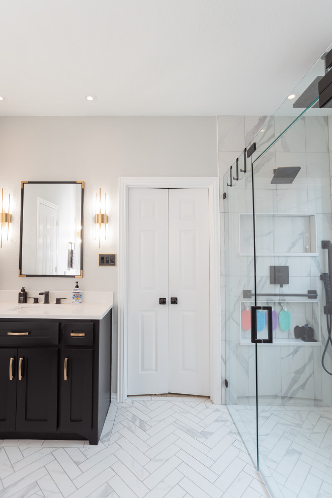 Black Locust | Master Bathroom