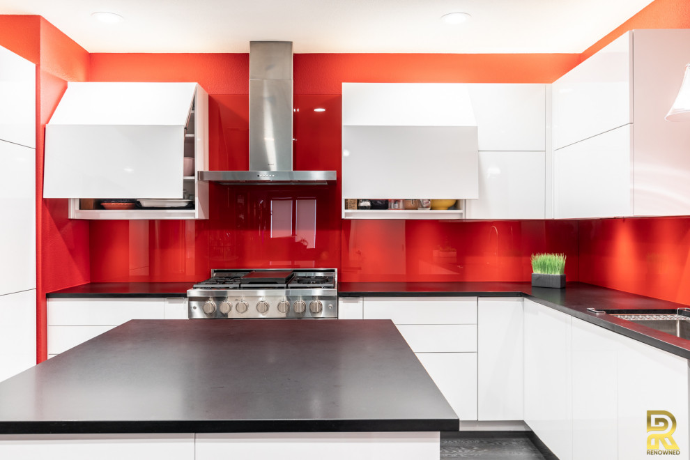 Inspiration for a mid-sized contemporary u-shaped kitchen in Dallas with an undermount sink, flat-panel cabinets, white cabinets, quartz benchtops, red splashback, glass tile splashback, stainless steel appliances, ceramic floors, with island, black floor and black benchtop.