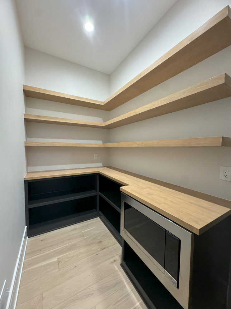 Aldwych Ct. Spec Home