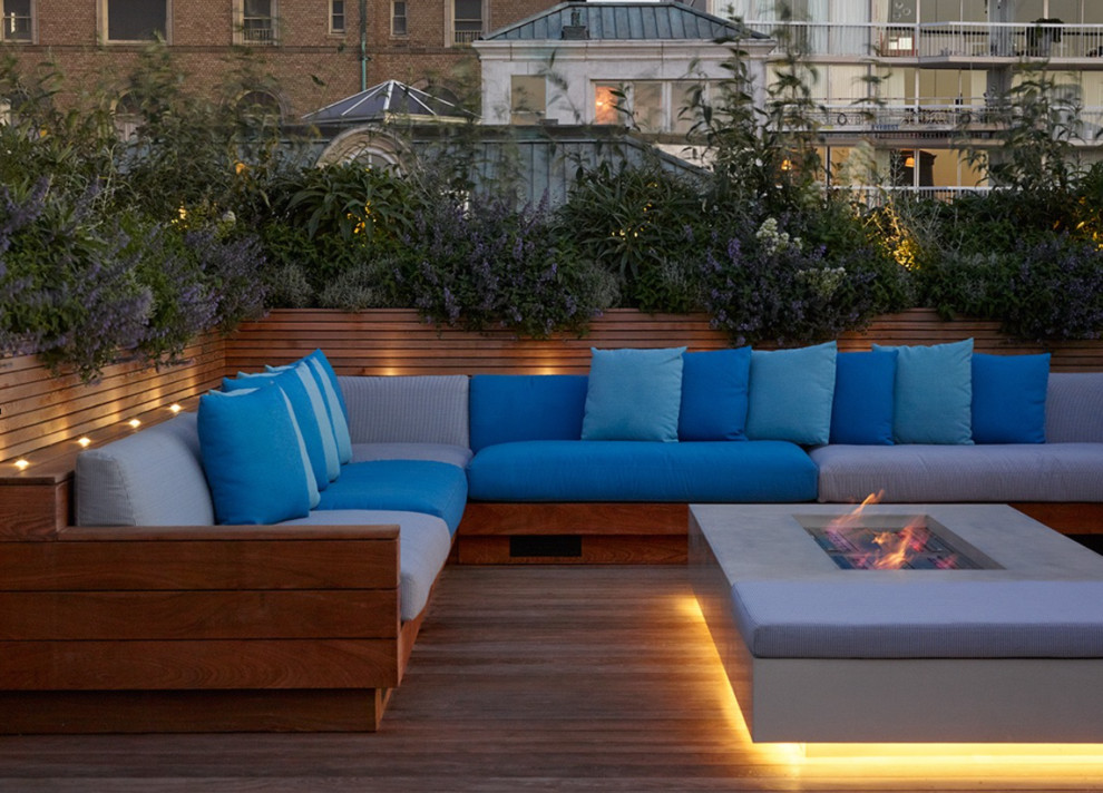 Large contemporary rooftop deck in San Francisco with no cover.