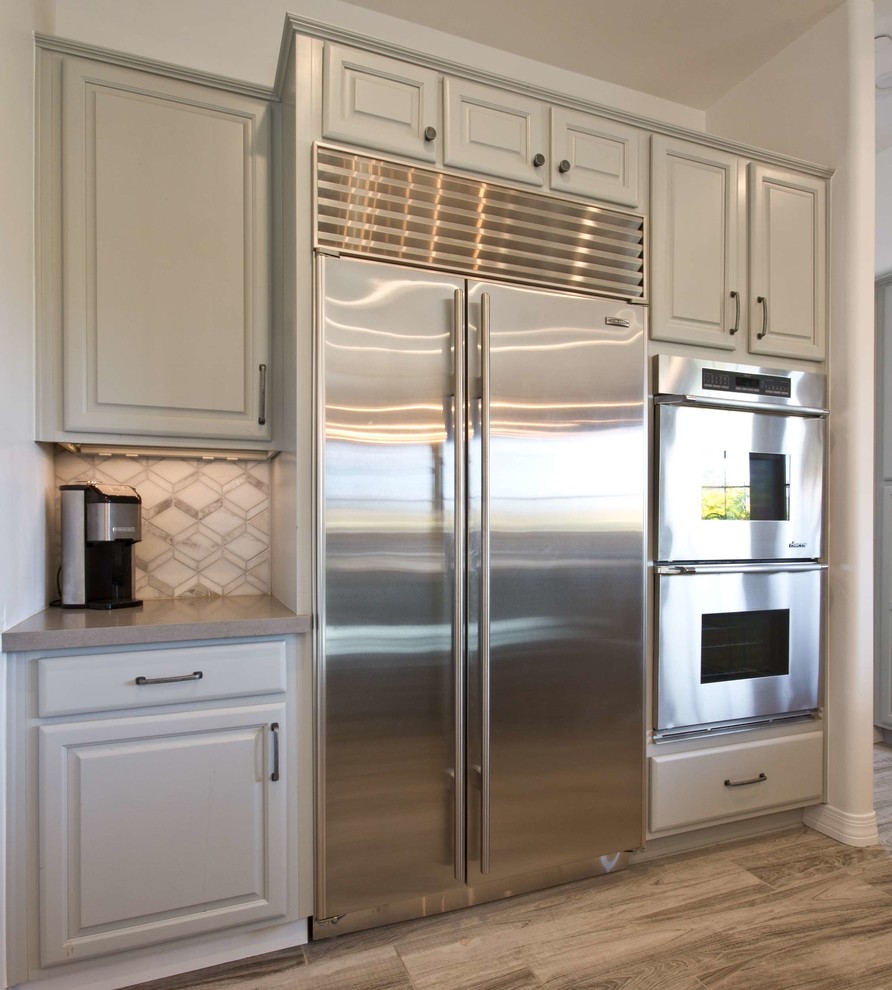 Example of a transitional kitchen design in Phoenix