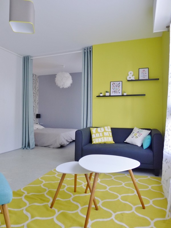 Photo of a modern family room in Angers.