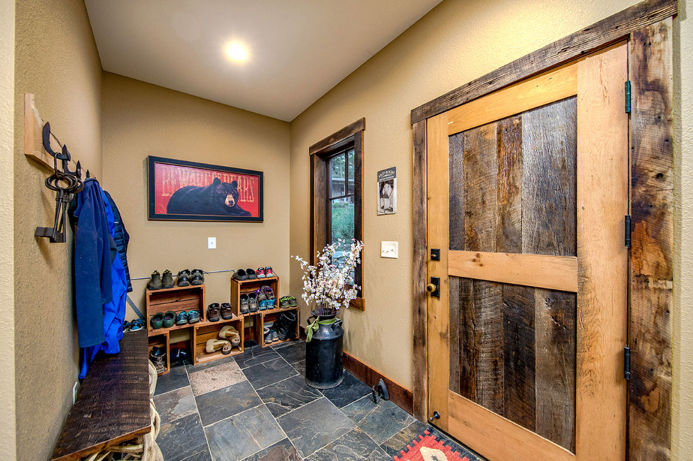 Mudroom - rustic mudroom idea