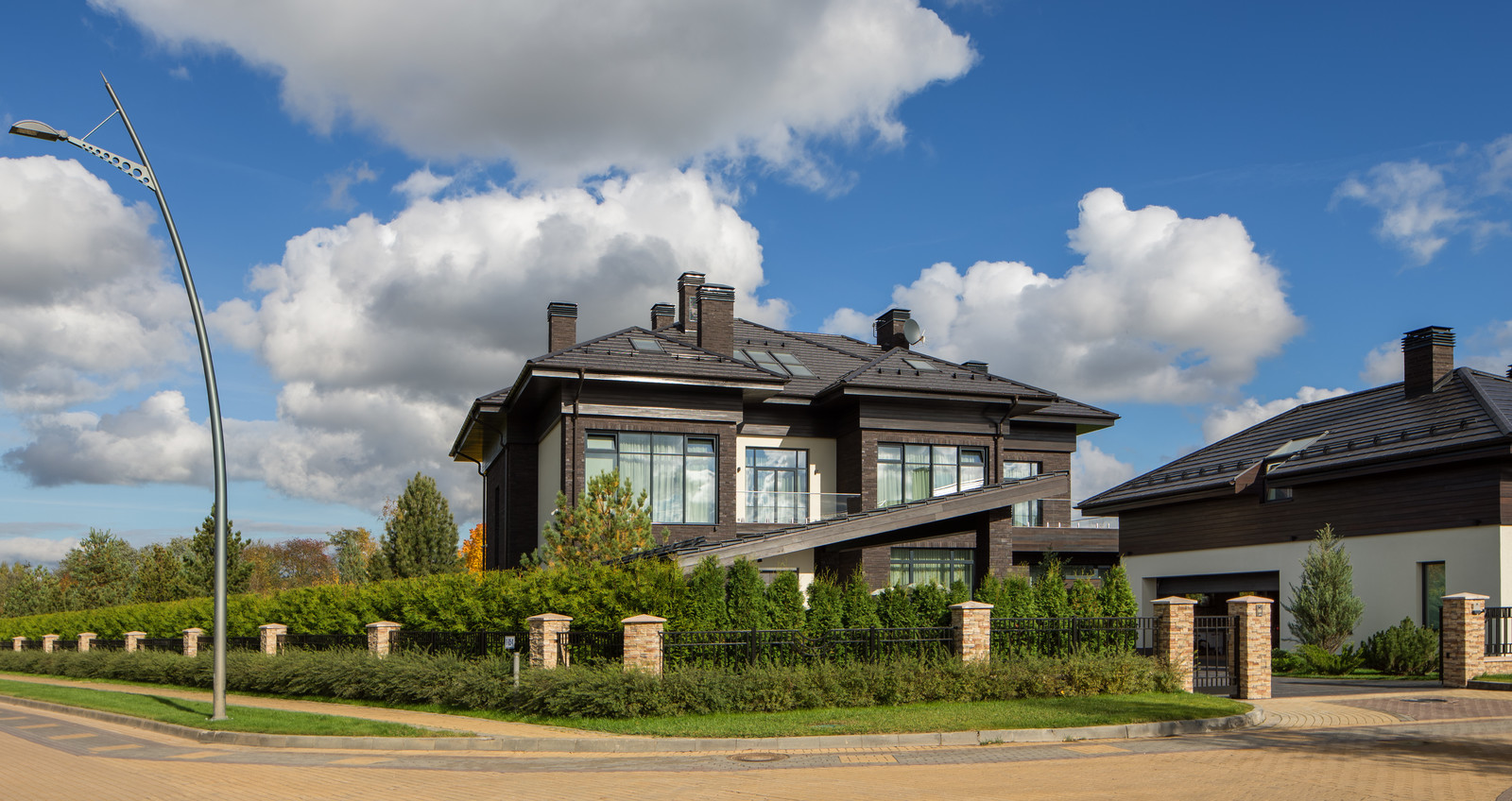 Загородный дом в посёлке Montevil - экстерьеры