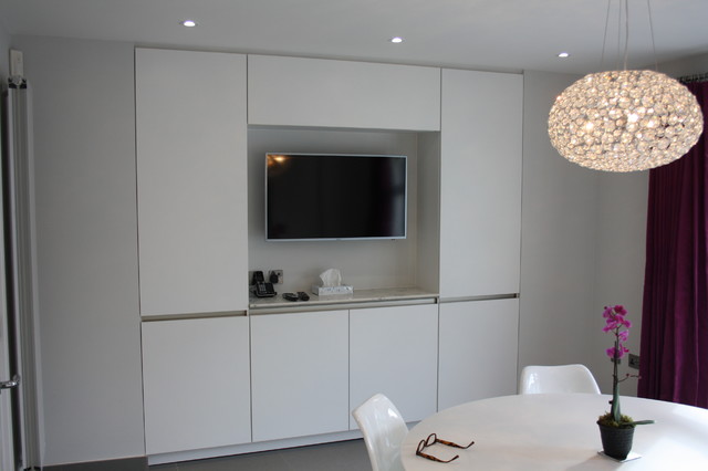 Matt white handleless kitchen contemporary-koek