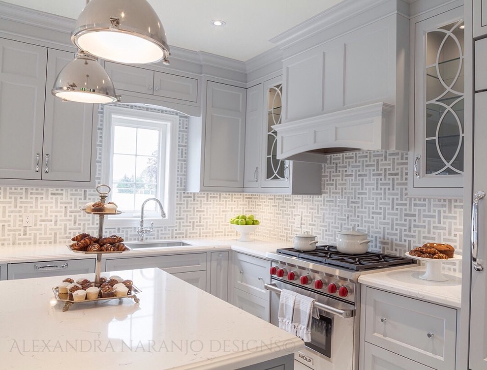 Inspiration for a transitional home design remodel in Toronto