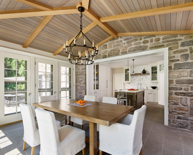 Breakfast room addition and renovated kitchen klassisch-esszimmer