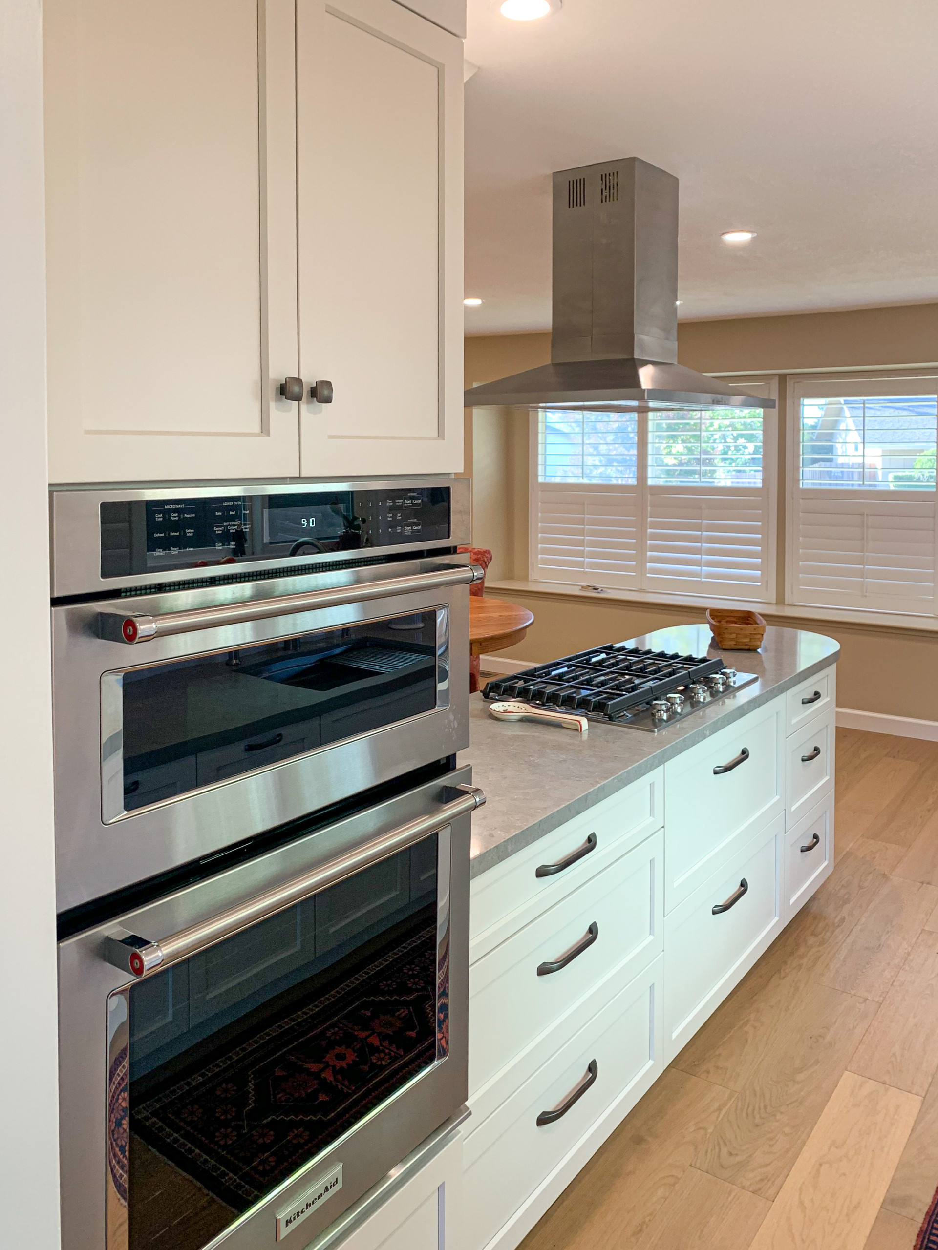 Kitchen Remodel with Peninsula Cooktop