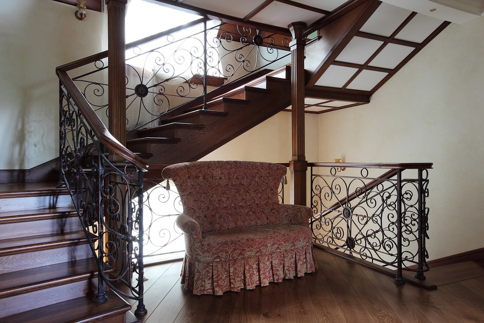 Главный вход, лестничное ограждение