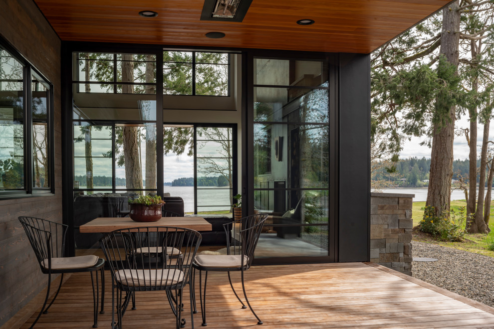 Example of a mountain style home design design in Seattle