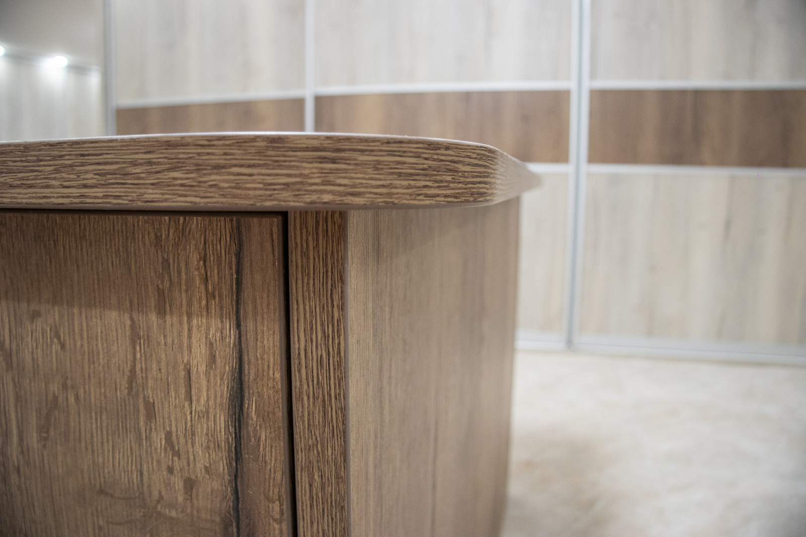 Гардеробная комната на цокольном этаже