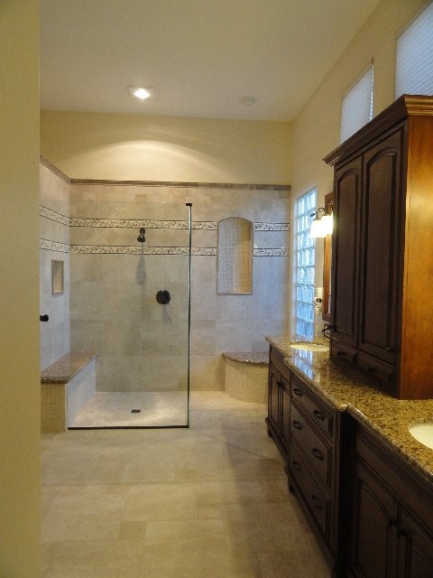Inspiration for a transitional bathroom in Phoenix.