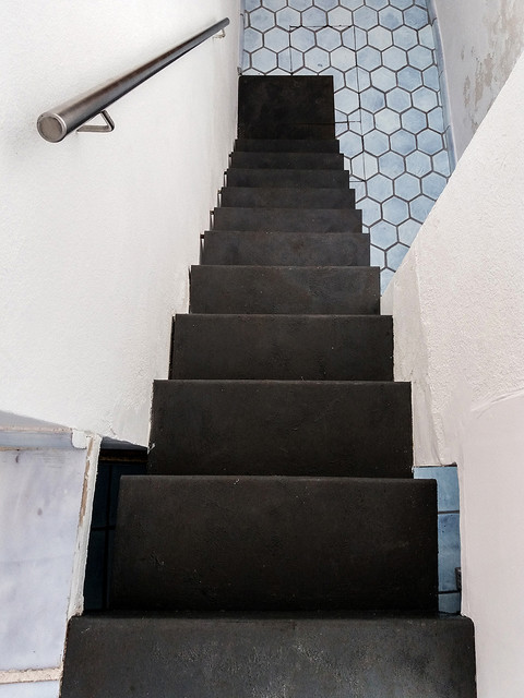 Patio interno, citt&agrave; di mare mediterranean-staircase