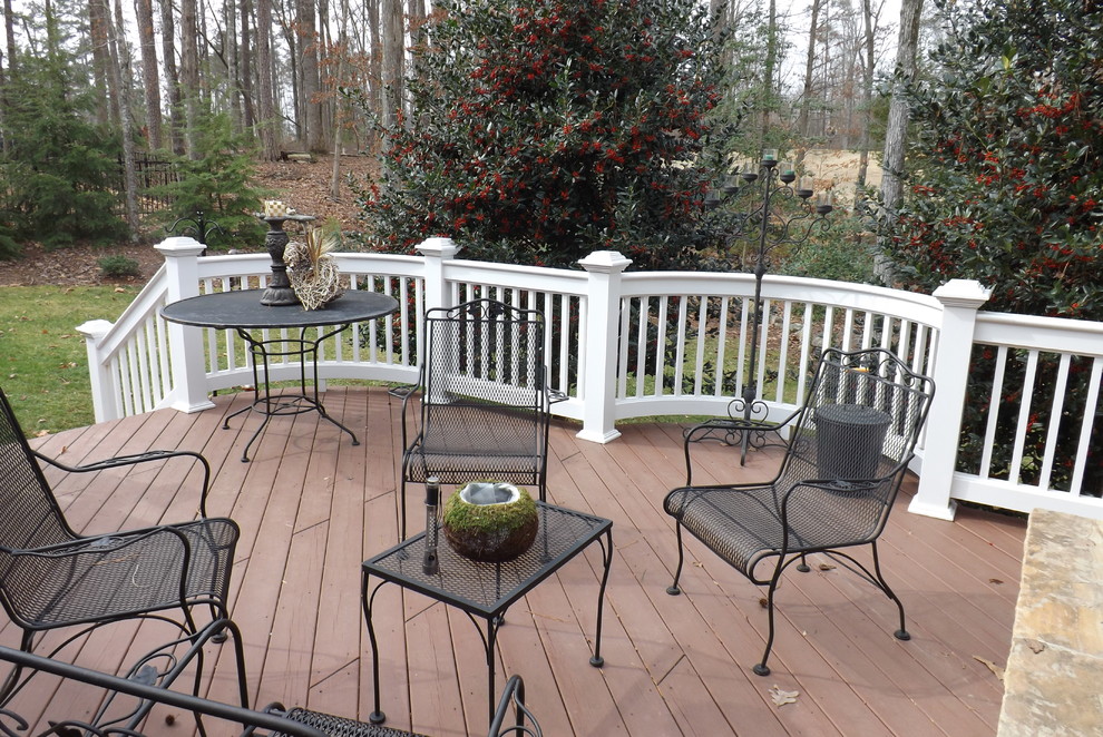 Design ideas for a contemporary deck in Raleigh.