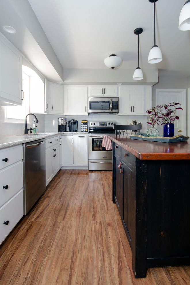 Kitchen - transitional kitchen idea in Philadelphia