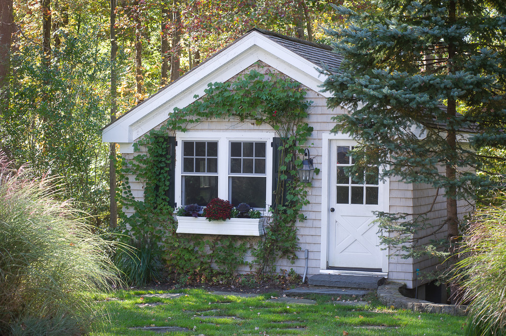 Design ideas for a traditional detached garden shed in New York.