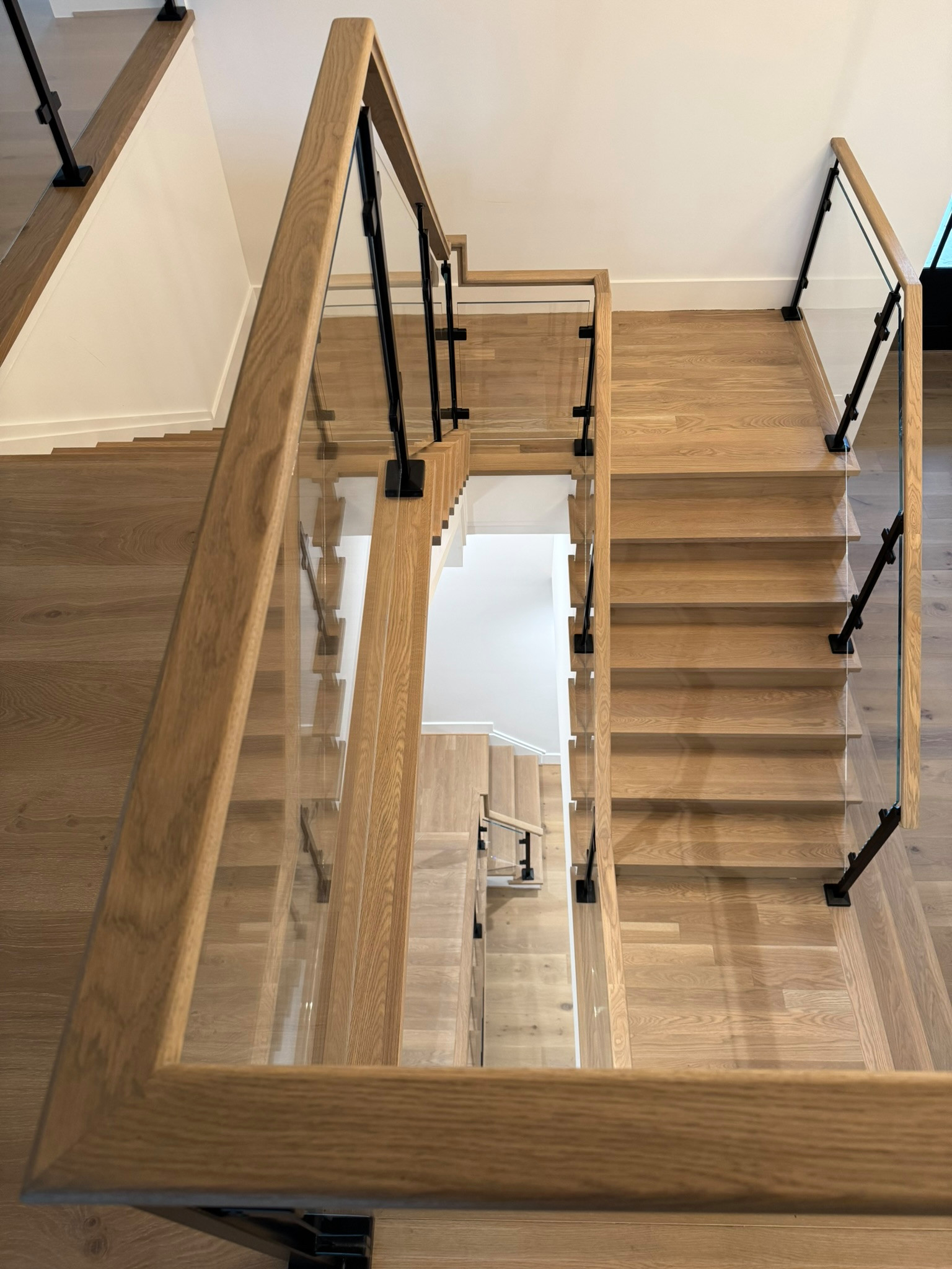 134_Modern White Oak Stair with Glass Balustrade, Vienna, VA 22180