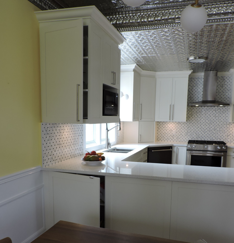 Eat-in kitchen - mid-sized transitional u-shaped eat-in kitchen idea in Toronto with an undermount sink, shaker cabinets, white cabinets, quartzite countertops, multicolored backsplash, mosaic tile backsplash, a peninsula and white countertops