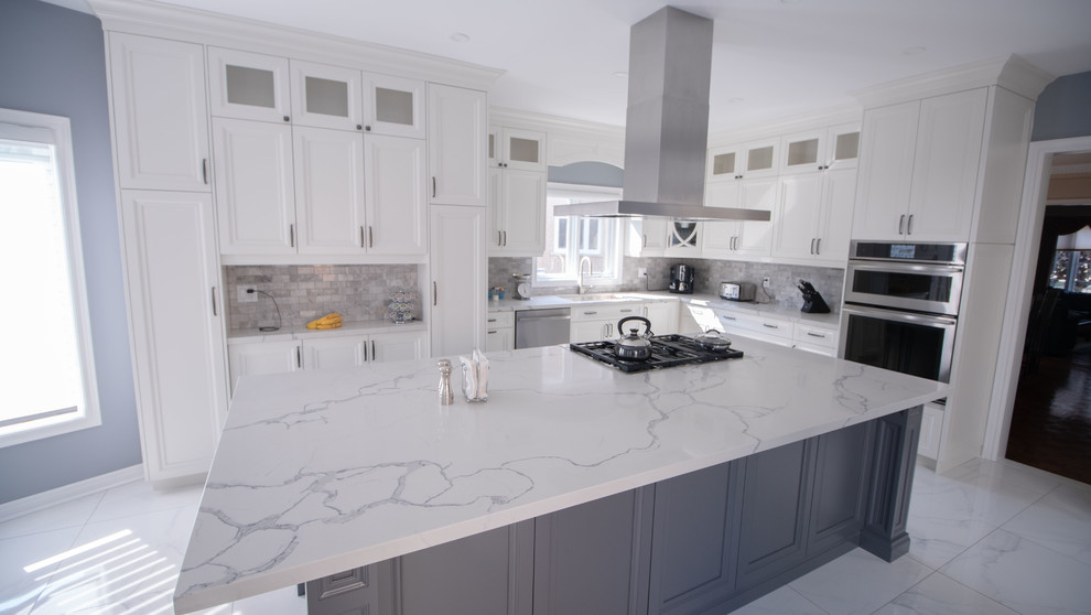 Inspiration for a transitional kitchen remodel in Toronto