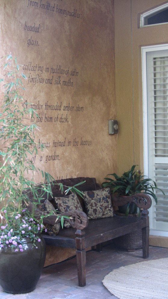 Photo of an eclectic verandah in Miami.