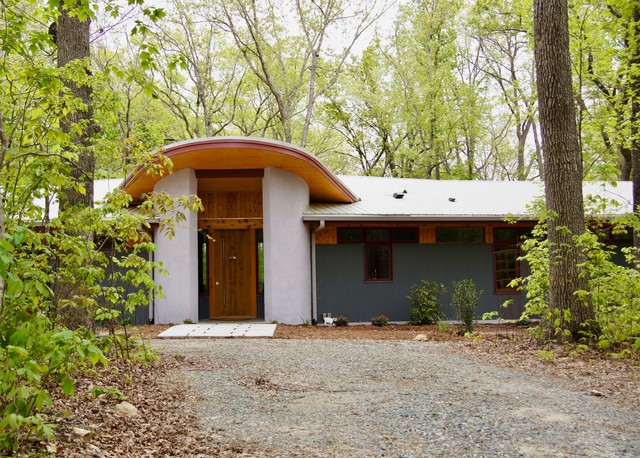 North elevation with entry trendy-entre