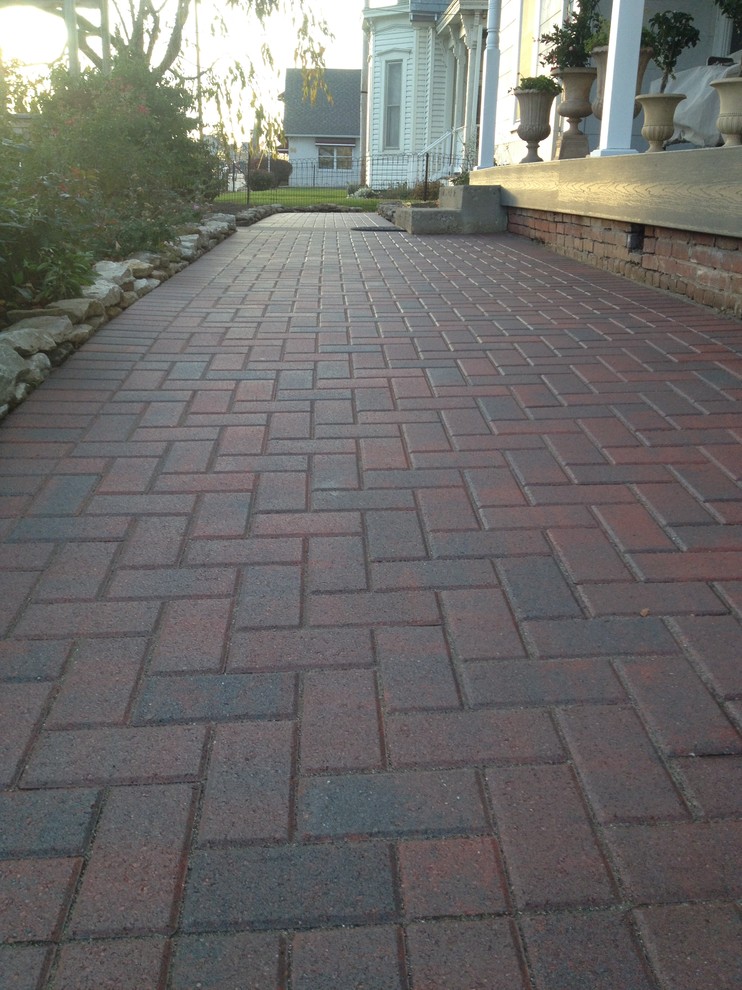 Photo of a front yard full sun garden in Columbus with brick pavers.