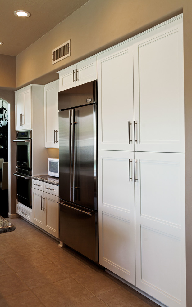 Transitional kitchen photo in Phoenix