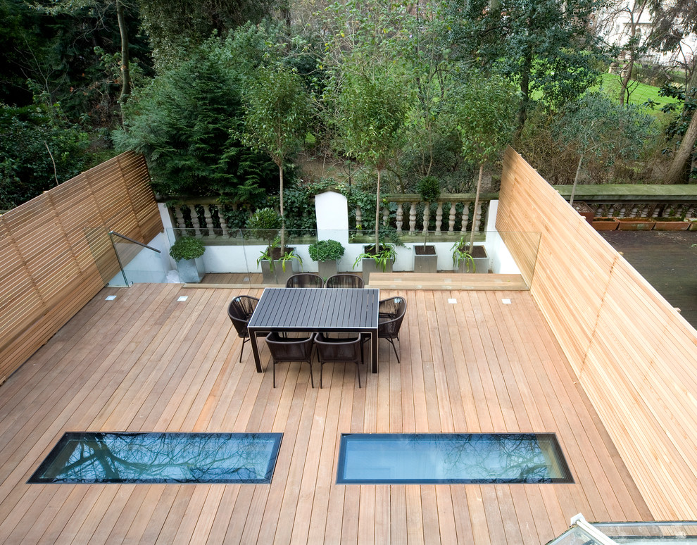 Inspiration for a contemporary deck in London.