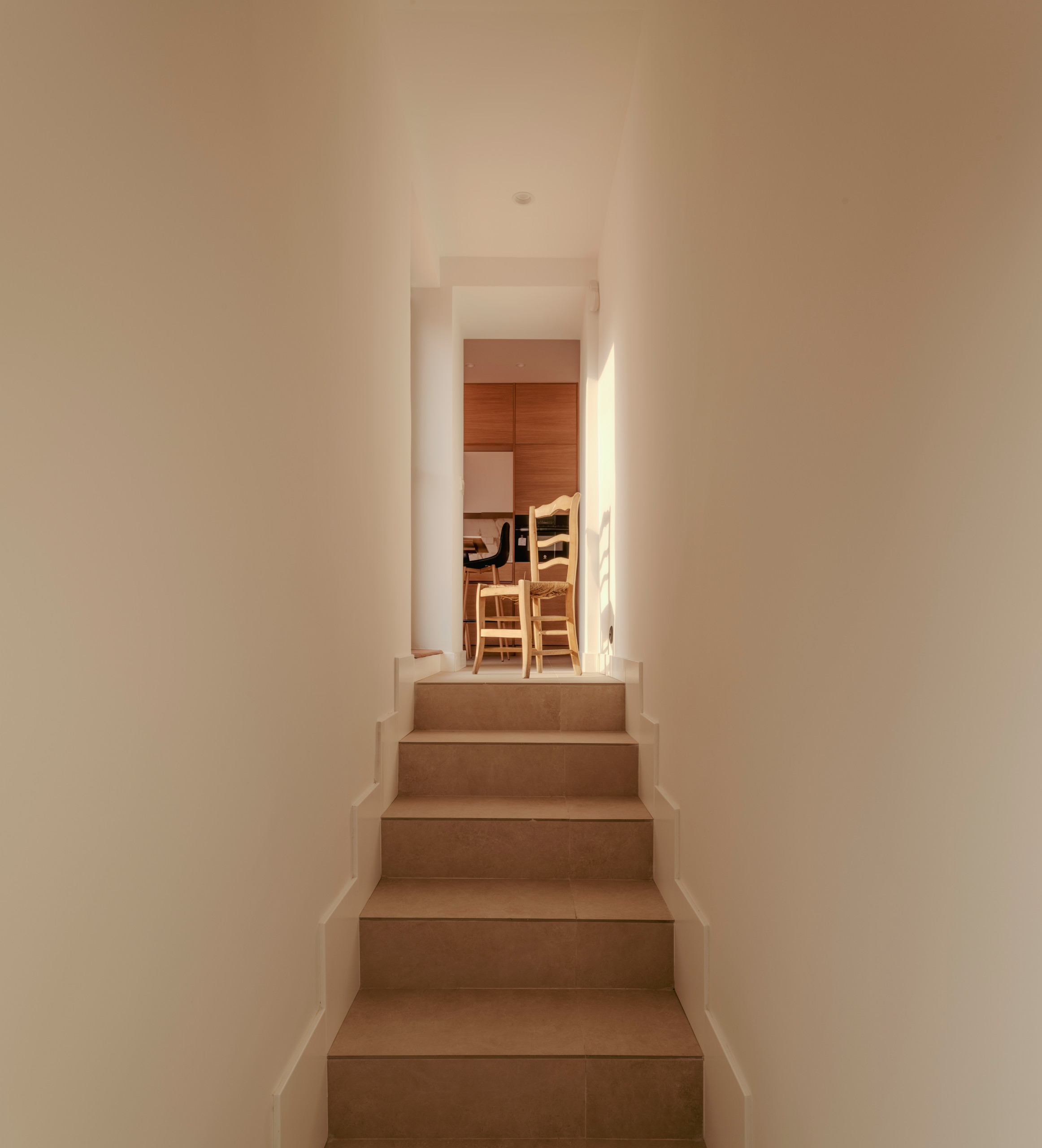 Vista desde el pasillo hacia la cocina