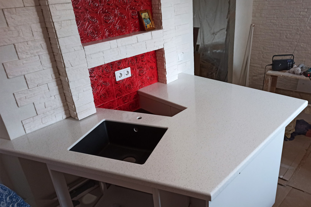 Photo of a mid-sized contemporary u-shaped eat-in kitchen in Saint Petersburg with solid surface benchtops and white benchtop.