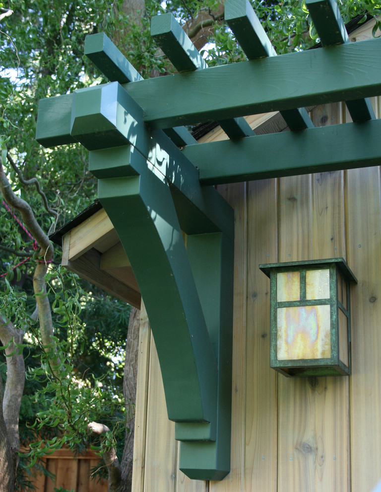 Example of a mid-sized detached shed design in San Francisco