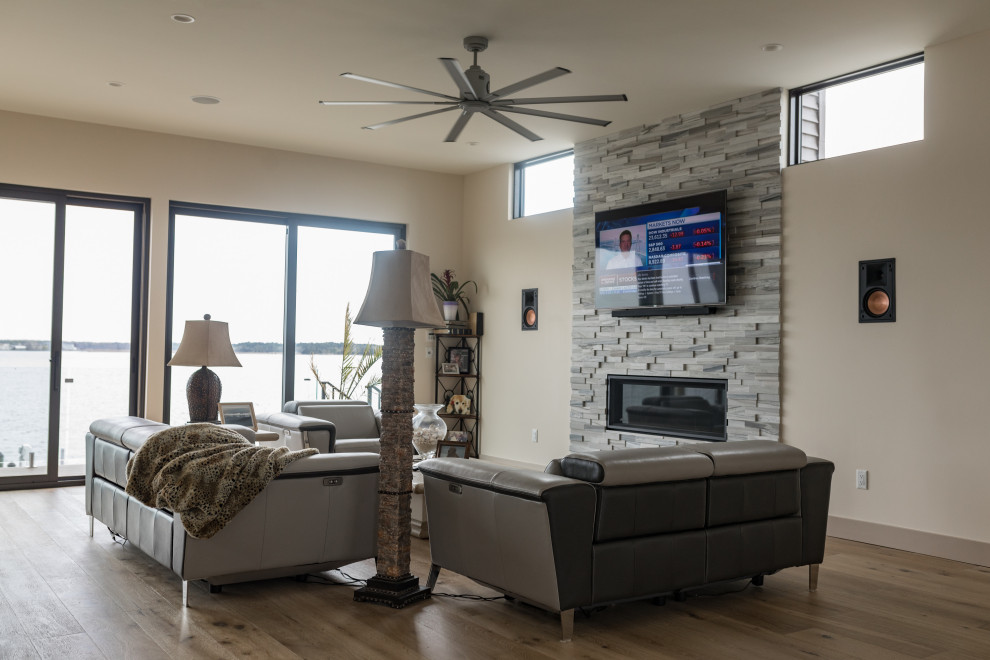 PetFriendly Contemporary Home on the River Contemporary Living