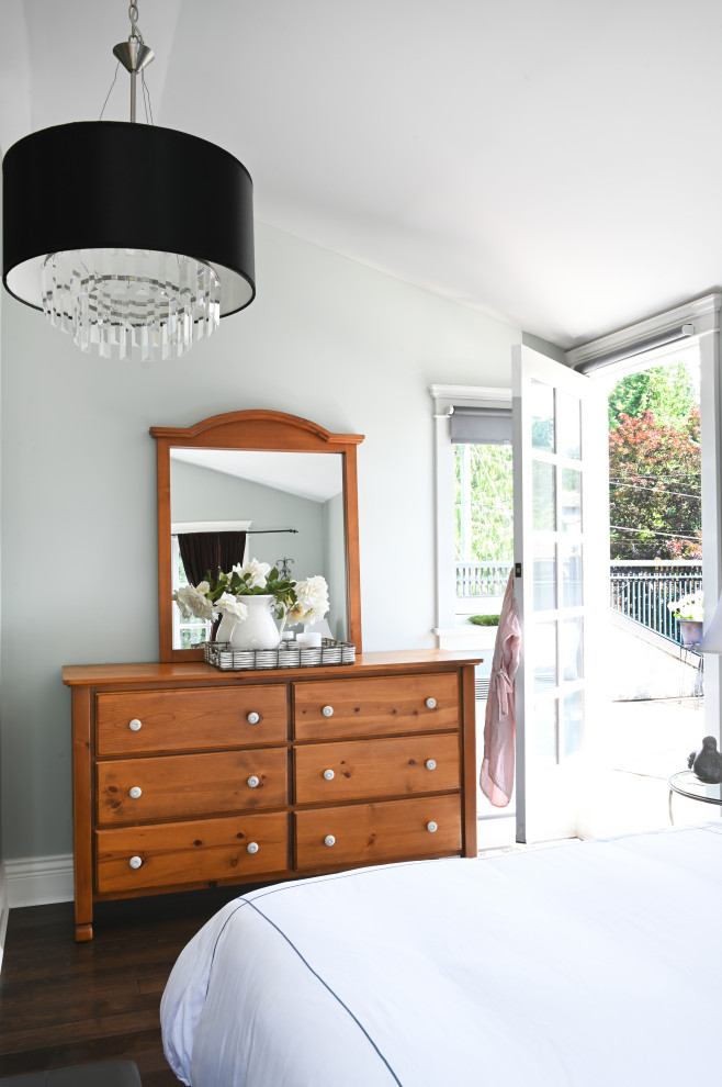 Example of a transitional home design design in Vancouver