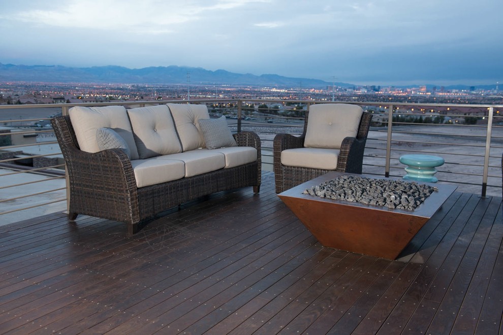 Inspiration for a modern deck in Las Vegas.