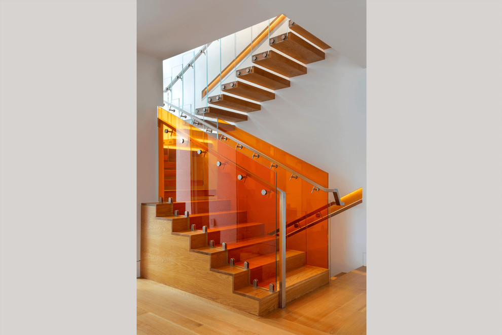 Photo of a mid-sized midcentury staircase in New York.