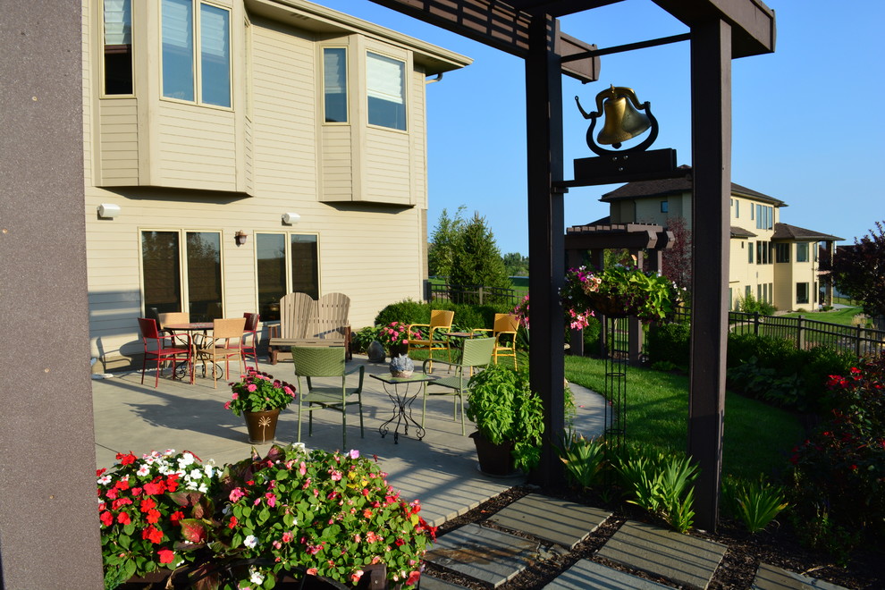 Inspiration for a rustic home design remodel in Omaha