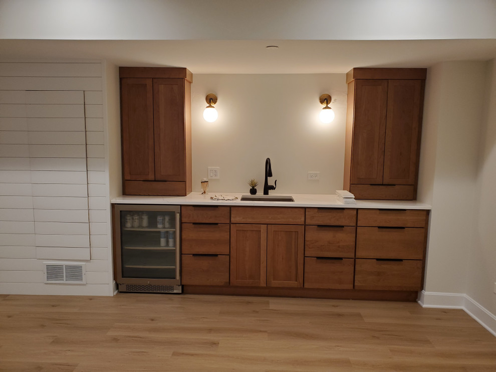 Inspiration for a traditional single-wall wet bar in Chicago with shaker cabinets.