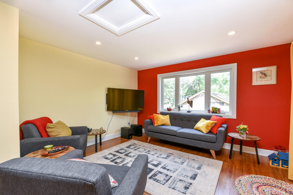 Home design - transitional home design idea in Ottawa