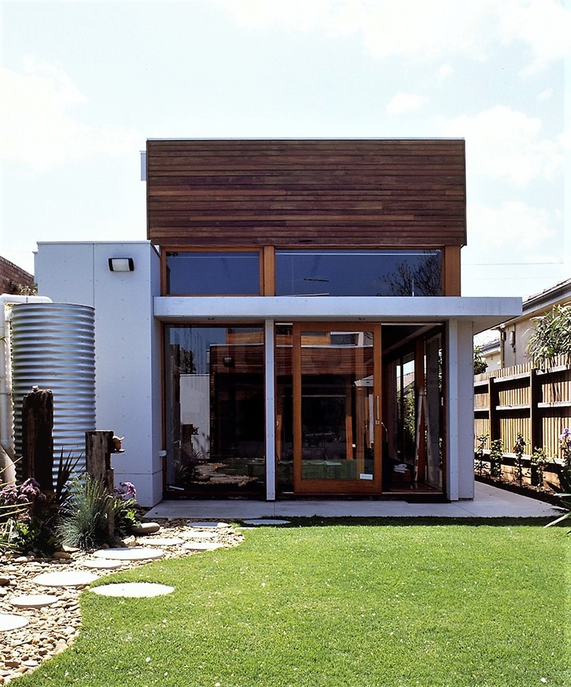 Mid-sized contemporary one-storey concrete white house exterior in Melbourne with a flat roof.