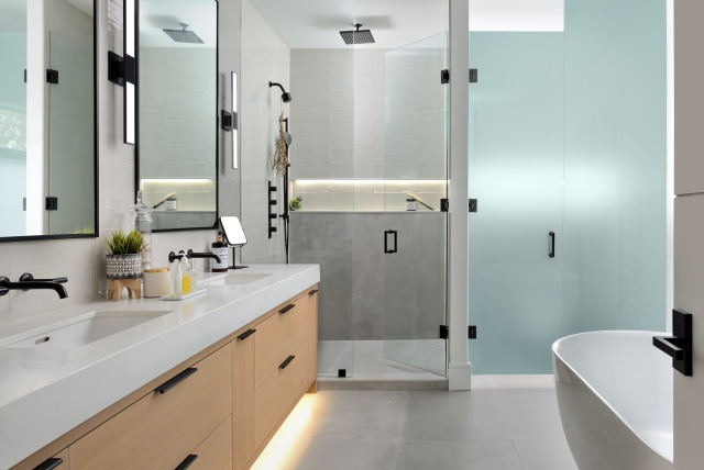 15 Must-Have Multi-Gen Bathroom Elements - NewHomeSource