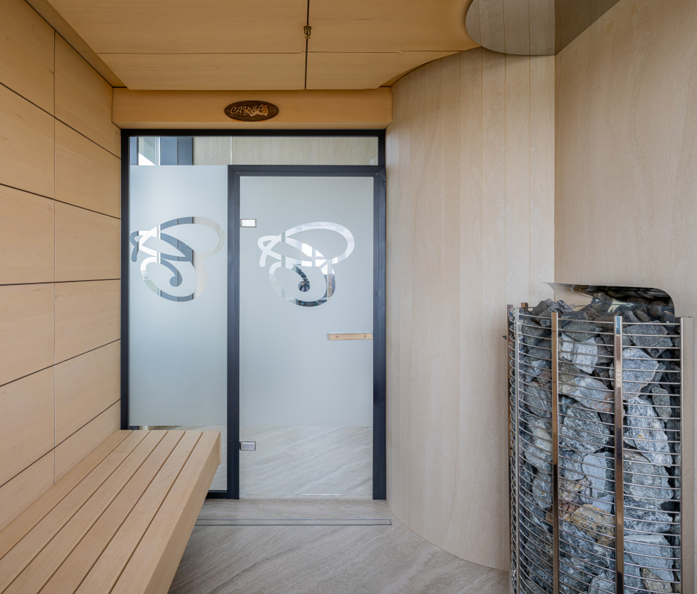 Сауна с большим окном